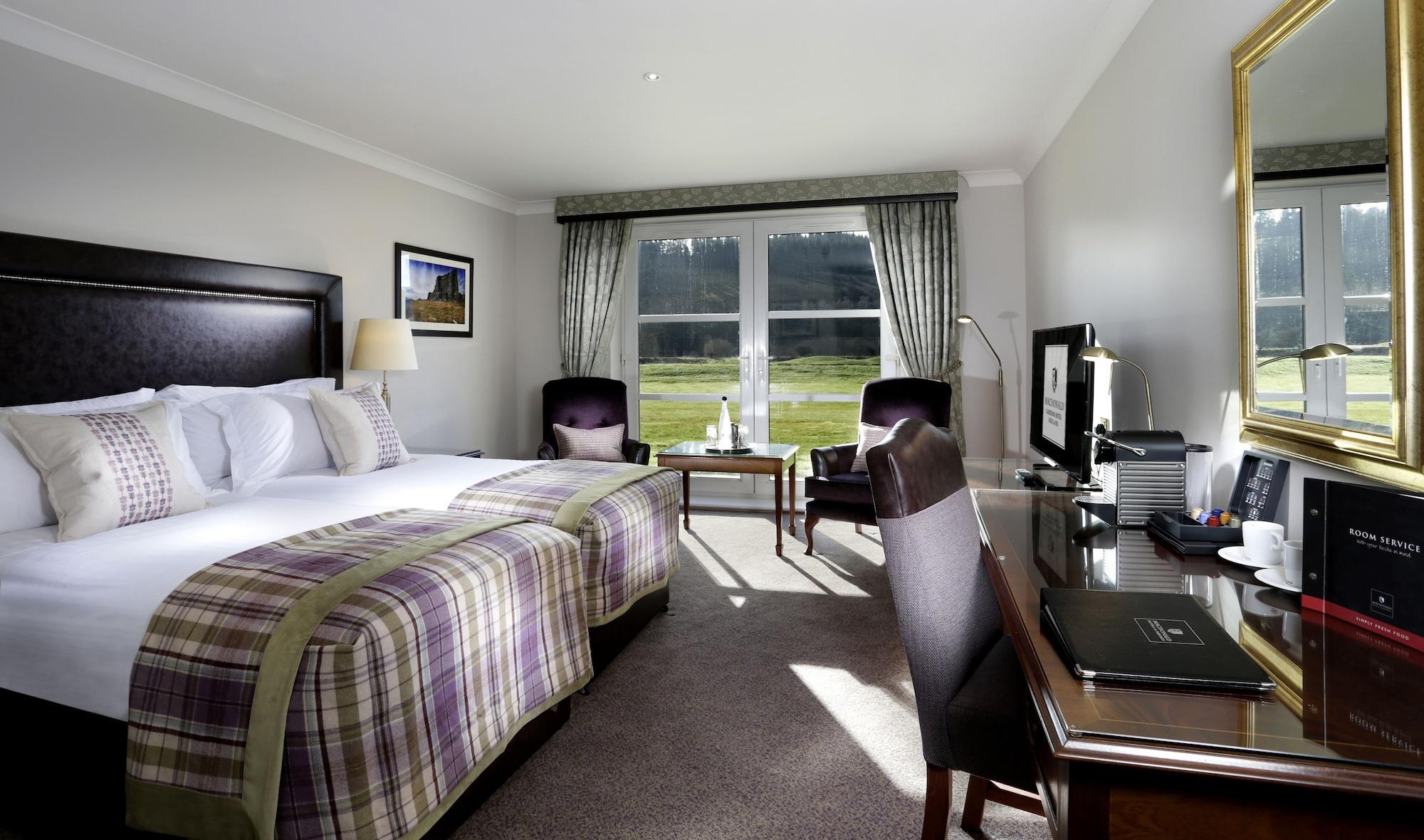 Macdonald Cardrona Hotel, Golf & Spa Пийбълс Екстериор снимка