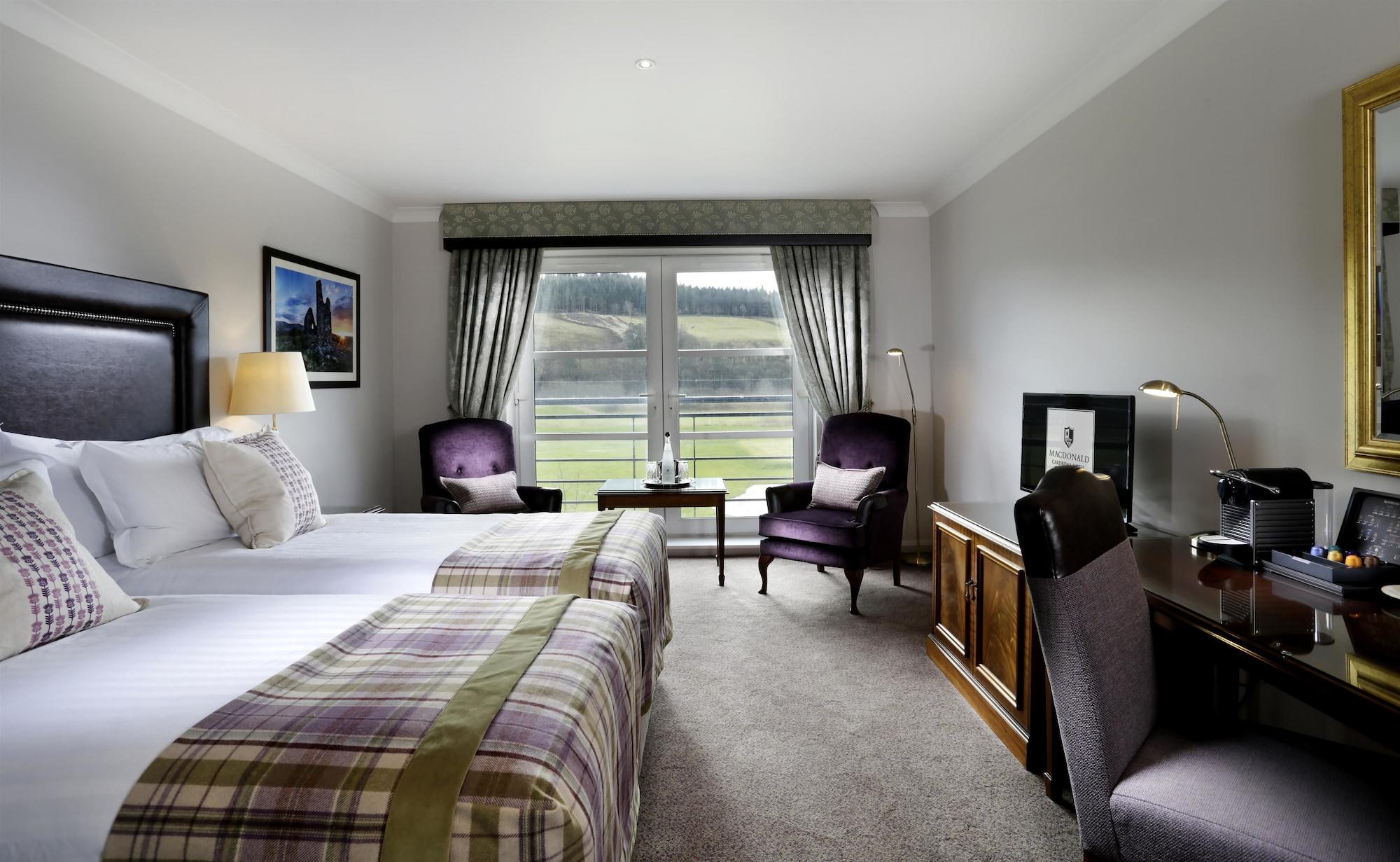 Macdonald Cardrona Hotel, Golf & Spa Пийбълс Екстериор снимка